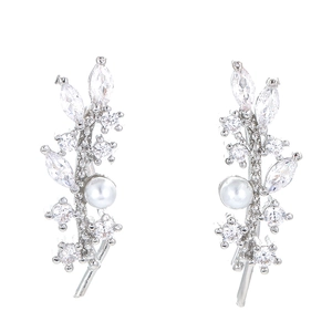 Elegant leaf-shaped silver ear cuff with sparkling rhinestones and a white center pearl