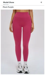 Vue détaillée du legging de yoga taille haute rose baie avec une coupe sans couture