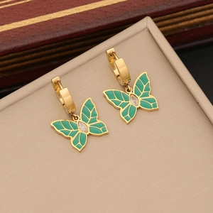 Boucles d'oreilles papillon dorées avec émail vert et pierre précieuse marquise