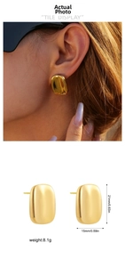 Detailed size parameters of 18K gold minimalist curved rectangular earrings with model shot