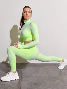 Details des neongrünen nahtlosen Yoga-Sets mit Wabenstruktur und Frontreißverschluss