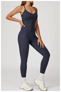 Ensemble de yoga bleu marine taille haute avec poches latérales et brassière col V