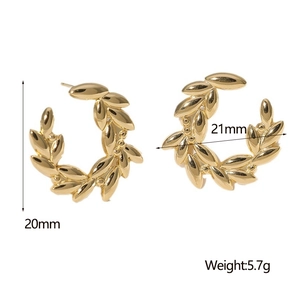 Detailed size specifications for 18K gold plated leaf earrings weighing 5.7g