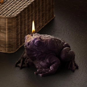 Detailed view of 3D purple toad candle showing realistic skin texture and flame