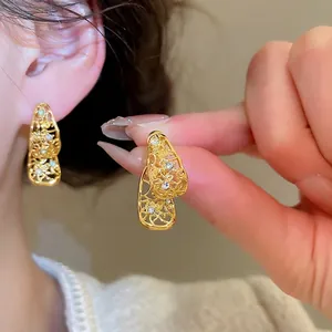 Boucles D'oreilles Goutte D'eau Évidées Vintage Avec Strass Alliage Ton Or Bijoux Pour Femmes Tige En Argent Élégant