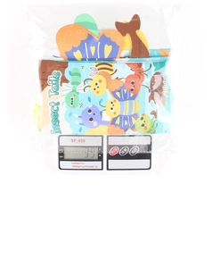Macro weight verification of Insect Tails baby cloth book in transparent packaging