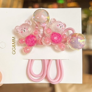 Détail de chouchous ours en résine rose avec perles en verre, lot de deux