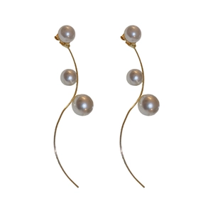 Elegant gold S-shaped fringe earrings with three glossy white pearls for women