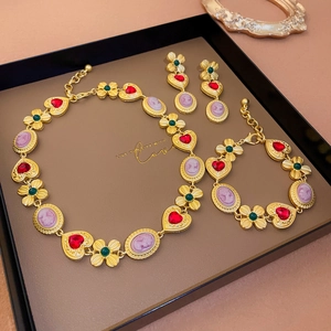 Detail of vintage flower portrait jewelry set with red heart gems in a gift box