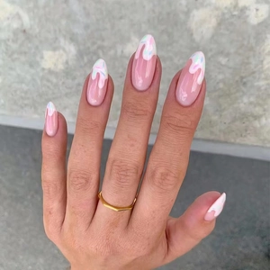 Unghie Finte Rosa Bianco Crema Gocciolante Cartoon Gelato Forma Mandorla Lucida Unghie A Pressione Con Colla
