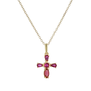 Collier doré avec pendentif croix en zircon rouge sur fond blanc pur et minimaliste