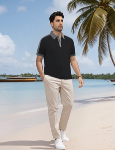Détail d'un polo pour homme avec col contrasté gris dans un décor de bord de mer