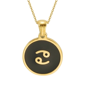 Détail macro du collier zodiaque Cancer en acier doré 18K avec médaillon noir et pendentif
