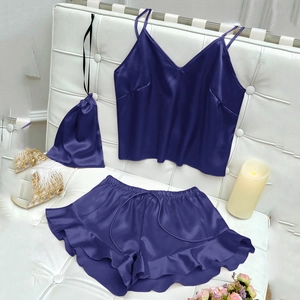 Ensemble de pyjama 3 pièces en satin bleu marine avec caraco, short et sac de rangement