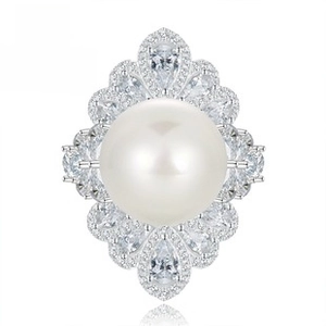Detailed macro view of S925 silver bracelet featuring a large pearl and aquamarine zircons