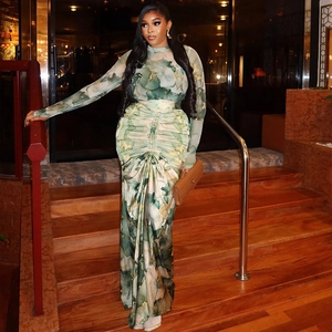Slim fit green marble print maxi dress set with pleated waist and long sleeves
