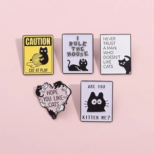 Lot de 5 pin's en émail chat style tarot sur fond rose pour sacs et vêtements