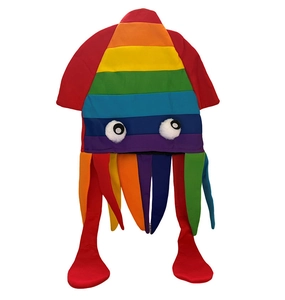 Detail van kleurrijke regenboog fluwelen inktvis muts met grote 3D ogen en tentakels