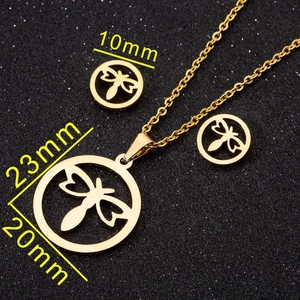 Detailed view of dragonfly jewelry set with 10mm earrings and 23mm pendant dimensions