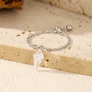 Minimalist S925 sterling silver chain ring with clear diamond-shaped pendant on stone