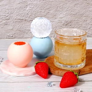 Rosa und blaue Silikon-Eiskugelformen mit facettierten Eiskristallkugeln-Set