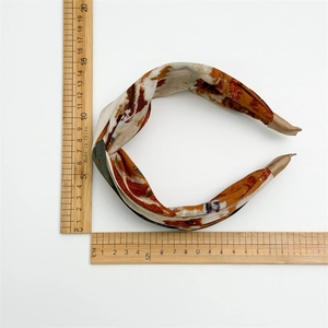 Detailed measurement of abstract tie-dye wide headband showing 13cm width and 14cm height