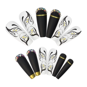 Faux ongles cercueil longs mats avec motif léopard, papillons et strass brillants
