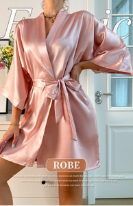 Peignoir en satin rose pour femme avec ceinture à nouer et design soyeux à manches courtes