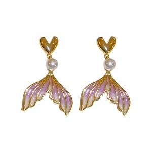 Elegant gold-plated fishtail heart pearl earrings with purple drip oil finish