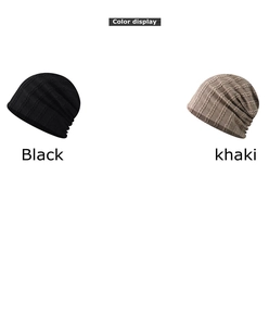 Détail des bonnets noir et kaki montrant la texture de la maille à côtes verticales