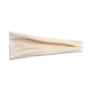 Détail du bandeau de yoga élastique beige montrant la texture douce du tissu sur blanc
