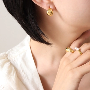 Boucles D'Oreilles En C Étoile Évidée Acier Titane Plaqué Or Vintage Géométrique Bijoux Femmes