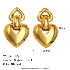 Boucles d'oreilles cœur en acier inoxydable plaqué or 18K avec mesures de taille