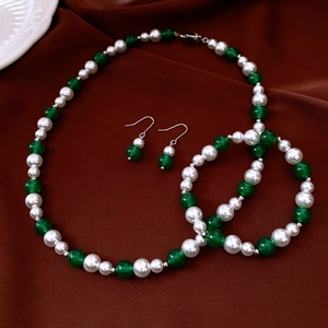 Detailed set of vintage pearl and green agate beaded necklace, bracelet and earrings
