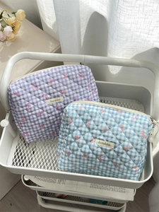 Quilted gingham cosmetic bag with bow prints and zipper, set of purple and blue colors