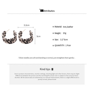 Detailed size and material guide for vintage leopard leather C-shaped hoop earrings