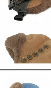 Dettaglio del cappello invernale in velluto a coste con fodera in eco-pelliccia
