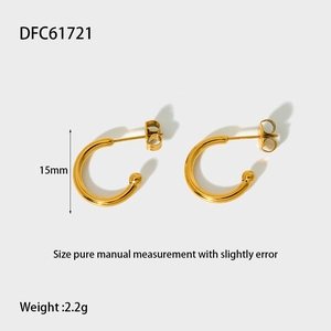 Boucles d'oreilles créoles C 15mm en acier inoxydable doré PVD avec mesures de taille