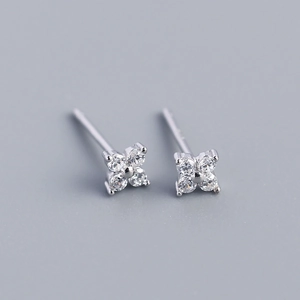 Minimalistische S925 Sterling Silber Kleeblatt Ohrstecker mit klaren funkelnden Zirkonia