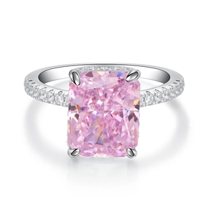 Eleganter Ring aus S925 Sterlingsilber mit rosa Zirkon im Radiant-Schliff und Vier-Krallen-Fassung