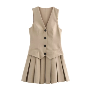 Completo due pezzi beige a righe con gilet senza maniche e gonna a pieghe in tessuto twill