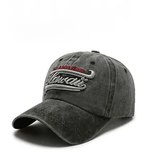 Gros plan sur la casquette de baseball gris foncé délavé avec broderie Hawaii 3D