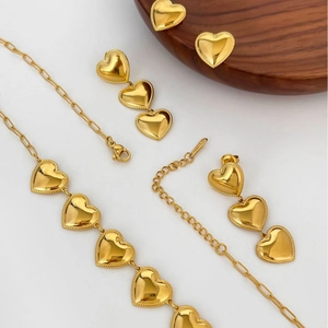 Parure de bijoux cœur en acier inoxydable doré 18 carats avec collier et boucles