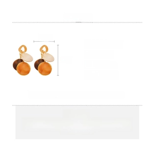 Detailed size chart for acrylic tassel earrings with measurements and material specs
