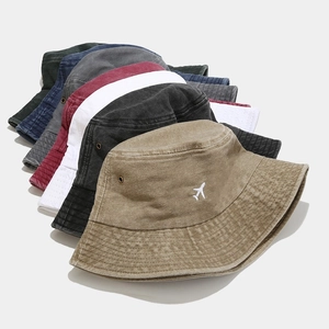 Bob en coton délavé avec broderie petit avion disponible en plusieurs couleurs