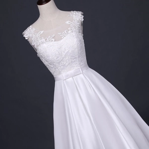 Elegantes ärmelloses weißes Hochzeitskleid mit Spitzenoberteil und Satin-A-Linien-Rock