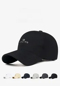 Détails du logo R SPORTS sur des casquettes de baseball respirantes à séchage rapide