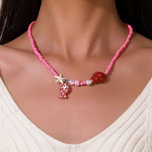 Collana di perline rosa a tema marino per donna con stelle marine e pesciolini