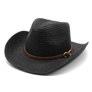 Klassischer schwarzer Cowboyhut aus Strohgeflecht mit breiter Krempe und braunem Lederband