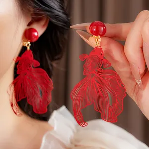 Boucles d'oreilles pendantes poisson rouge ajouré avec perles rouges de style chinois